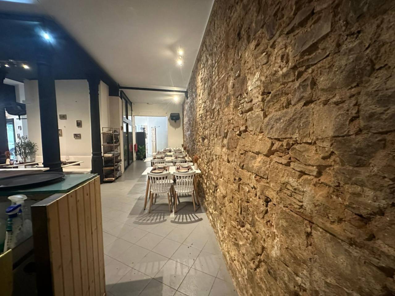 Retail in Barcelona, Barcelona for lease Interior Photo- Image 1 of 10