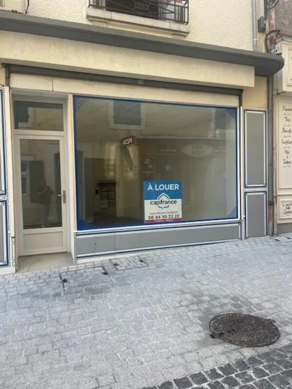 Retail in Lourdes for lease Building Photo- Image 1 of 7