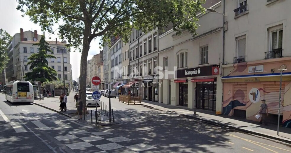 Retail in Lyon for lease - Building Photo - Image 2 of 3