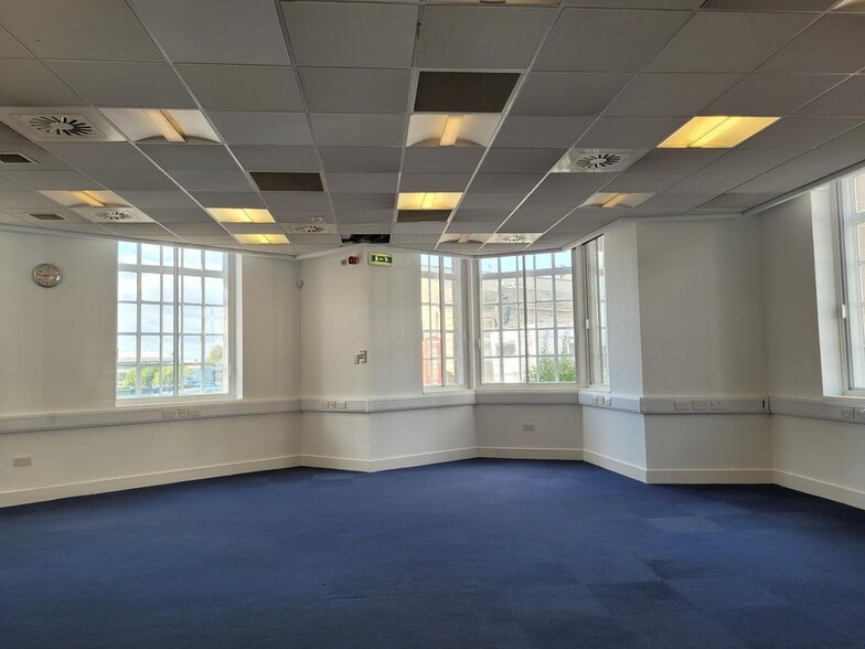 39-43 Bank St, Alloa for lease - Interior Photo - Image 3 of 5