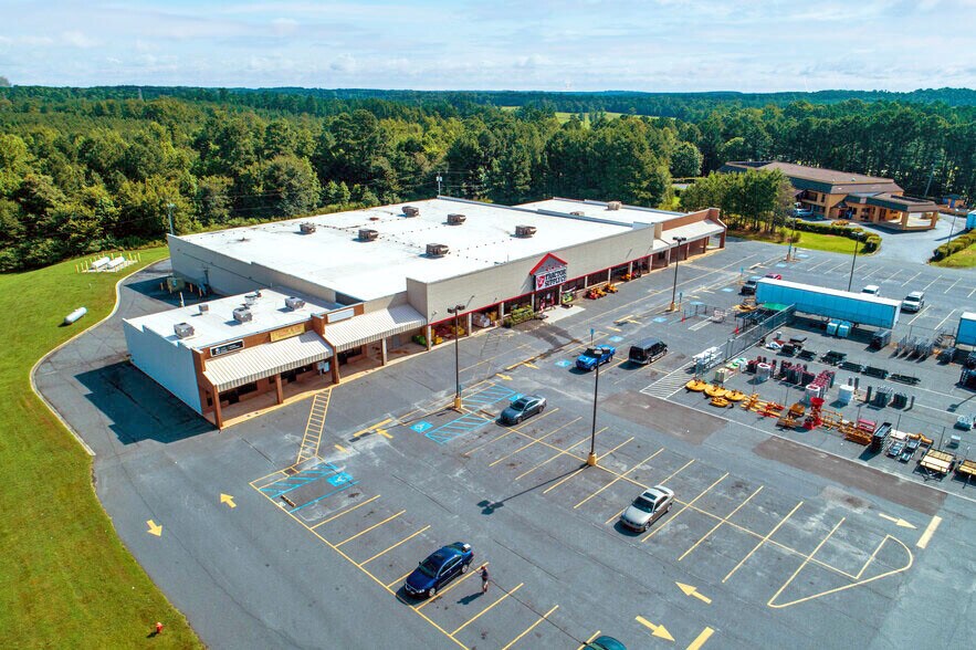 521529 E Main St, Biscoe, NC 27209 220 Marketplace