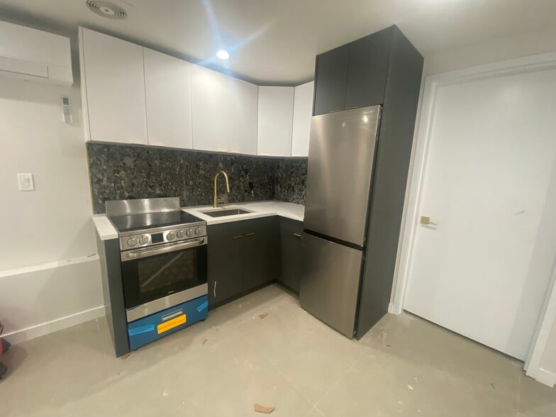 160 20th St, Brooklyn, NY for lease - Interior Photo - Image 3 of 7