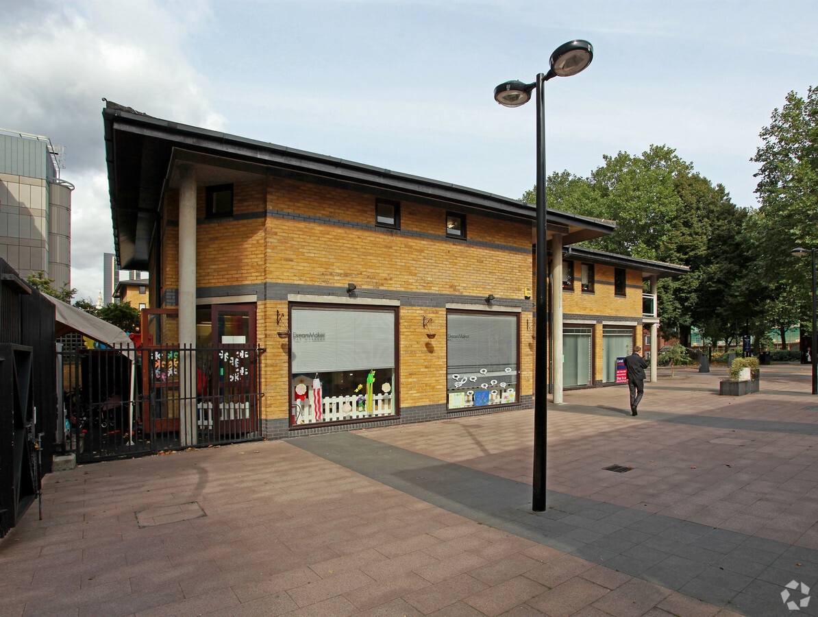 6971 Cartwright St, London, LND E1 8NB