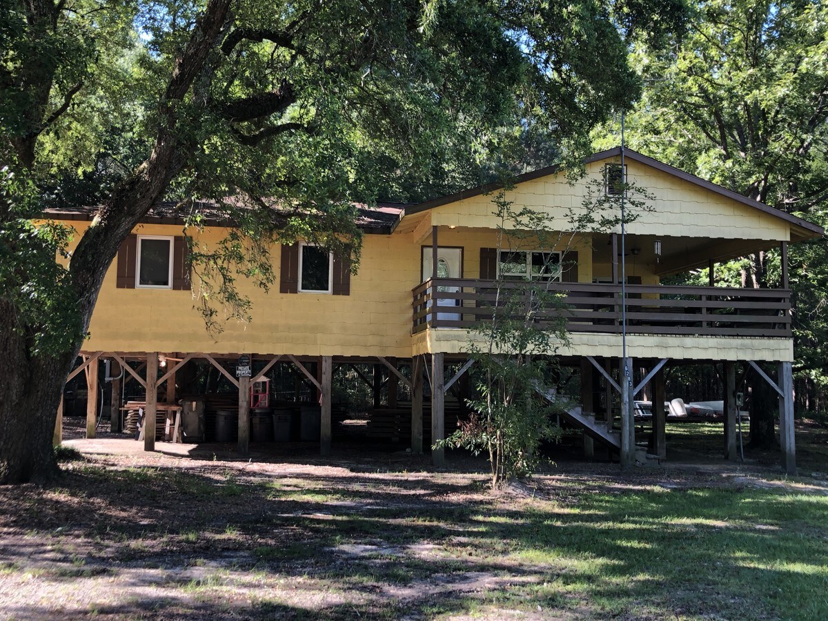 16283 9th St, Pearlington, MS 39572