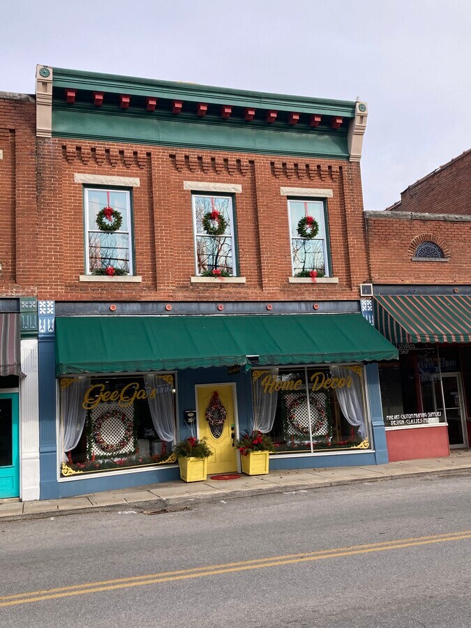 110 E Main St, Horse Cave, KY 42749