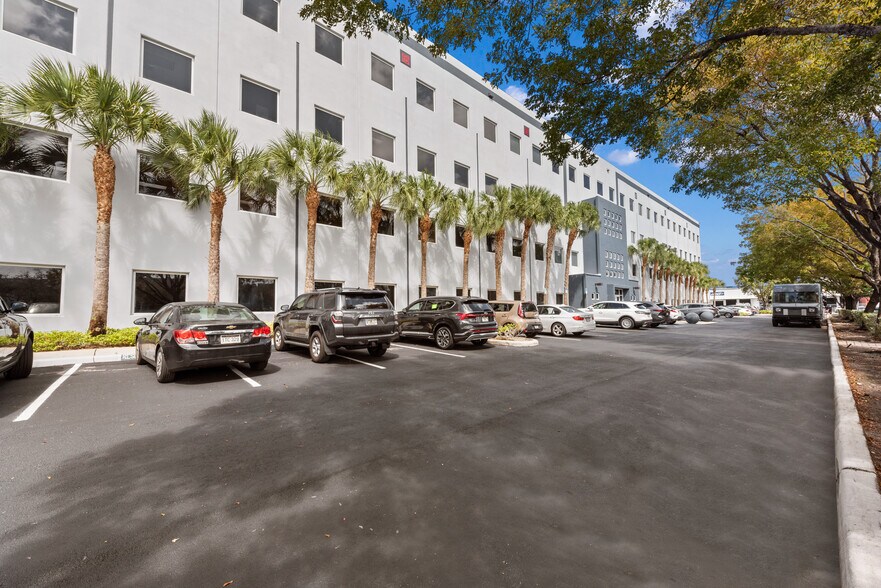 7791 NW 46th St, Doral, FL for lease - Building Photo - Image 3 of 7