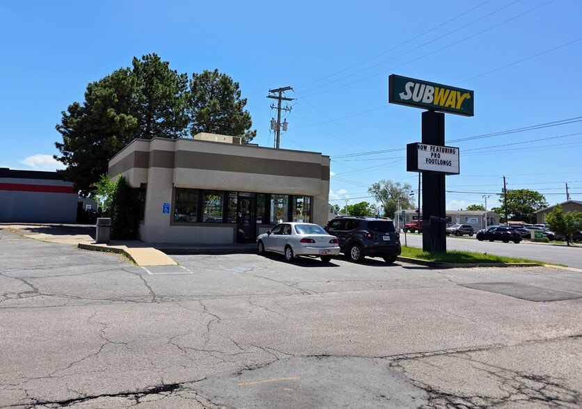 564 N Main St, Clearfield, UT for lease - Building Photo - Image 2 of 4