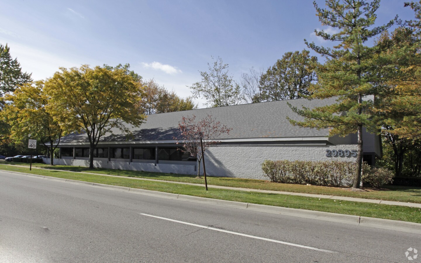 29895 Greenfield Rd, Southfield, MI 48076