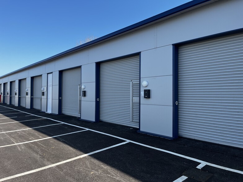 Commerce Close, Westbury for lease - Primary Photo - Image 1 of 1