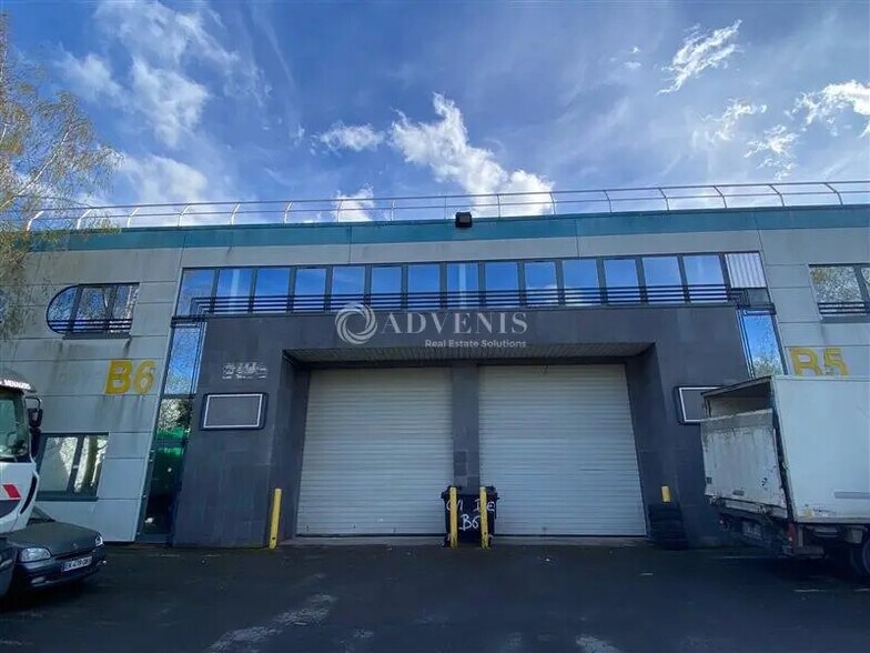 Flex in Le Thillay for lease - Building Photo - Image 1 of 12