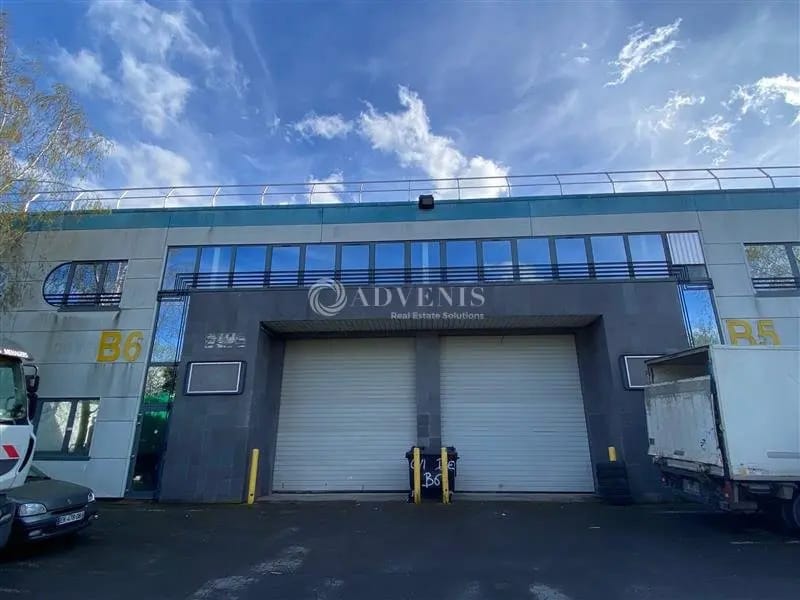 Flex in Le Thillay for lease Building Photo- Image 1 of 13