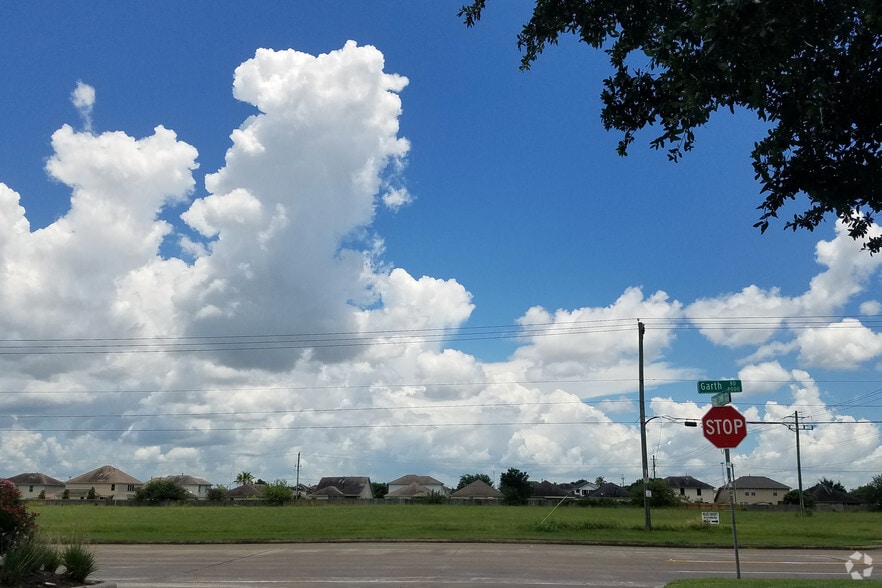 Garth Rd, Baytown, TX for sale - Primary Photo - Image 1 of 1