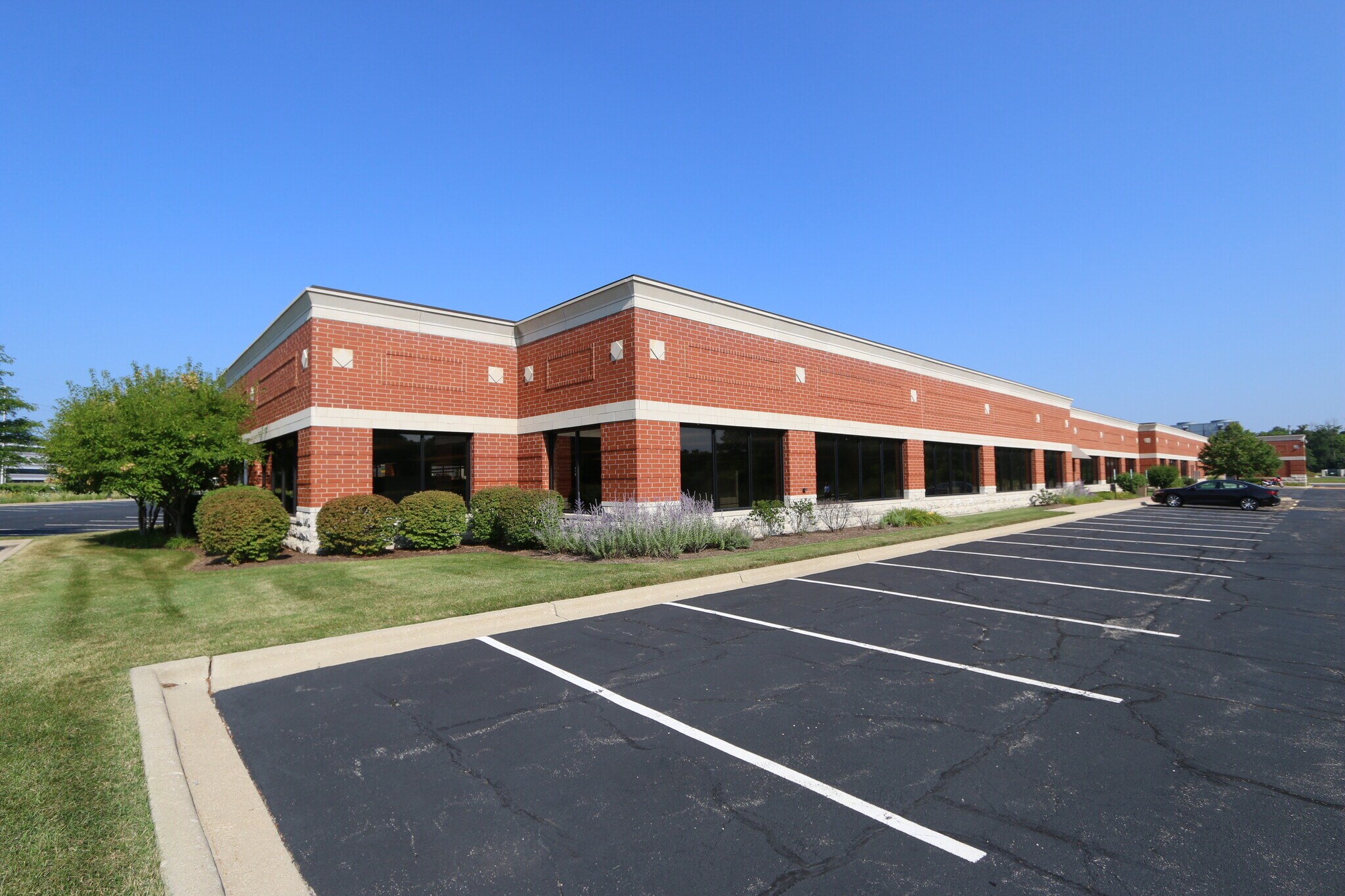 2125 Point Blvd, Elgin, IL for sale Primary Photo- Image 1 of 1