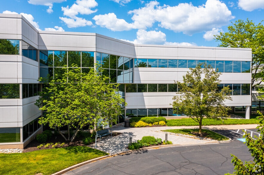 240 Gibraltar Rd, Horsham Township, PA for lease - Building Photo - Image 3 of 17