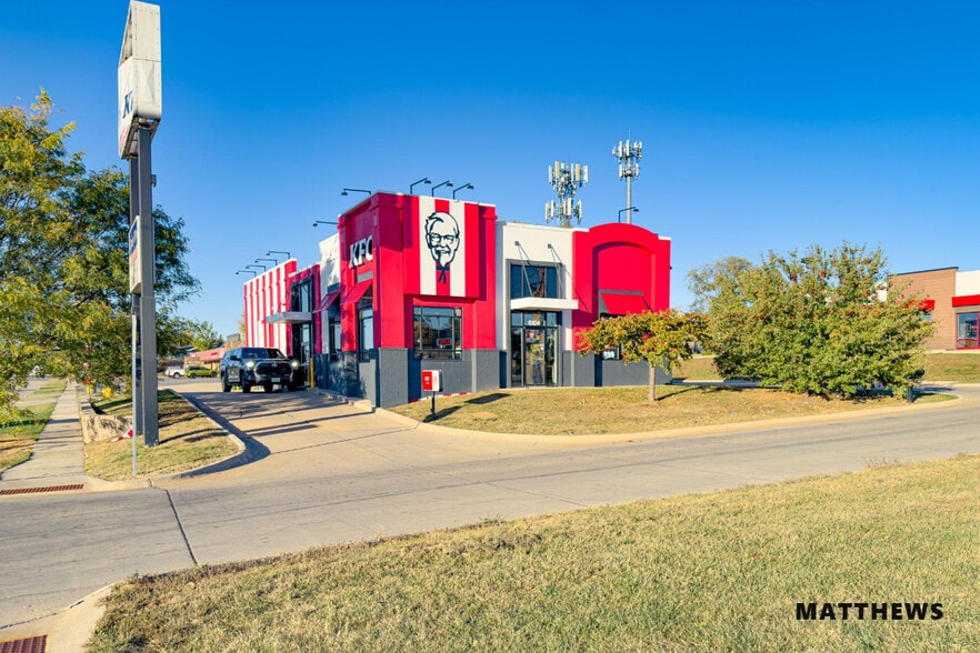 6104 University Ave, Cedar Falls, IA for sale - Building Photo - Image 2 of 3