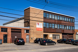 5571 Rue Paré, Montréal QC - Warehouse