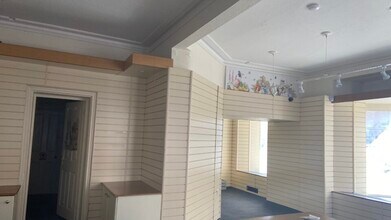 The Sq, Ambleside for lease Interior Photo- Image 2 of 4