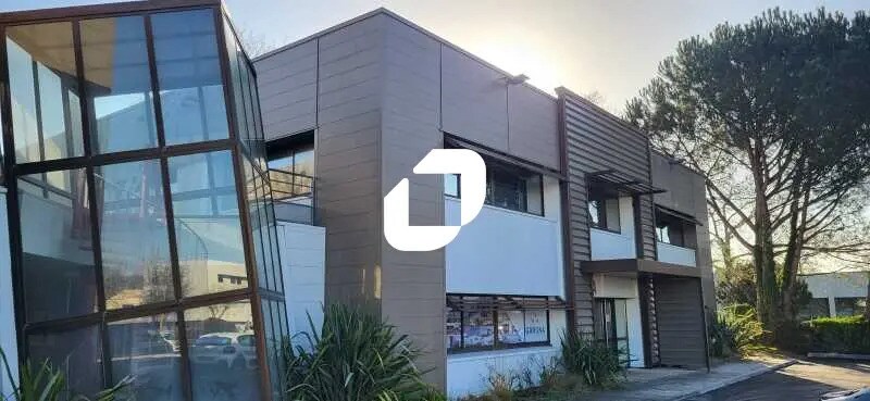 Office in Gradignan for lease - Building Photo - Image 1 of 9