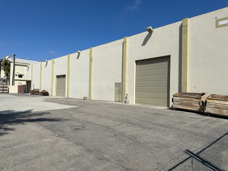 1050 Factory Ln, Oxnard, CA for lease - Building Photo - Image 2 of 10