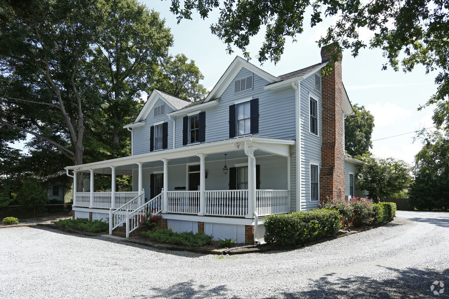 16 Oak Grove St, Mount Holly, NC for lease - Primary Photo - Image 1 of 25