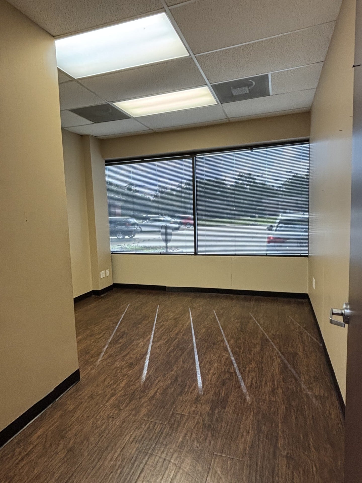 1525 Lakeville Dr, Humble, TX for lease Interior Photo- Image 1 of 2