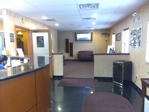 93 Bridge Plaza Dr, Manalapan, NJ for lease Lobby- Image 2 of 11