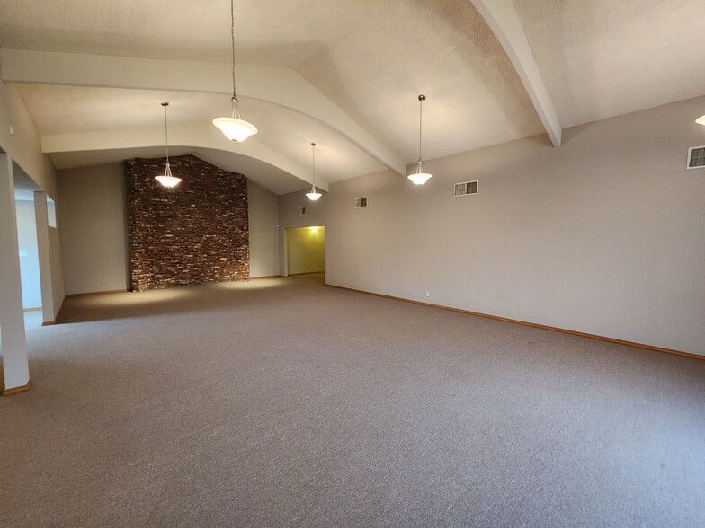 1000 Calimesa Blvd, Calimesa, CA for lease - Interior Photo - Image 3 of 5