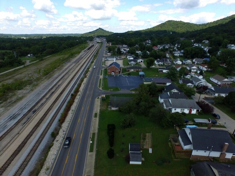 727 River Dr, Irvine, KY for sale - Building Photo - Image 3 of 16