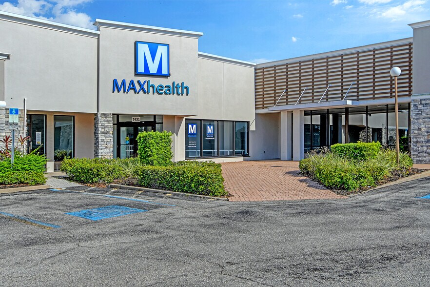7421-7461 Manatee Ave W, Bradenton, FL for sale - Primary Photo - Image 1 of 17