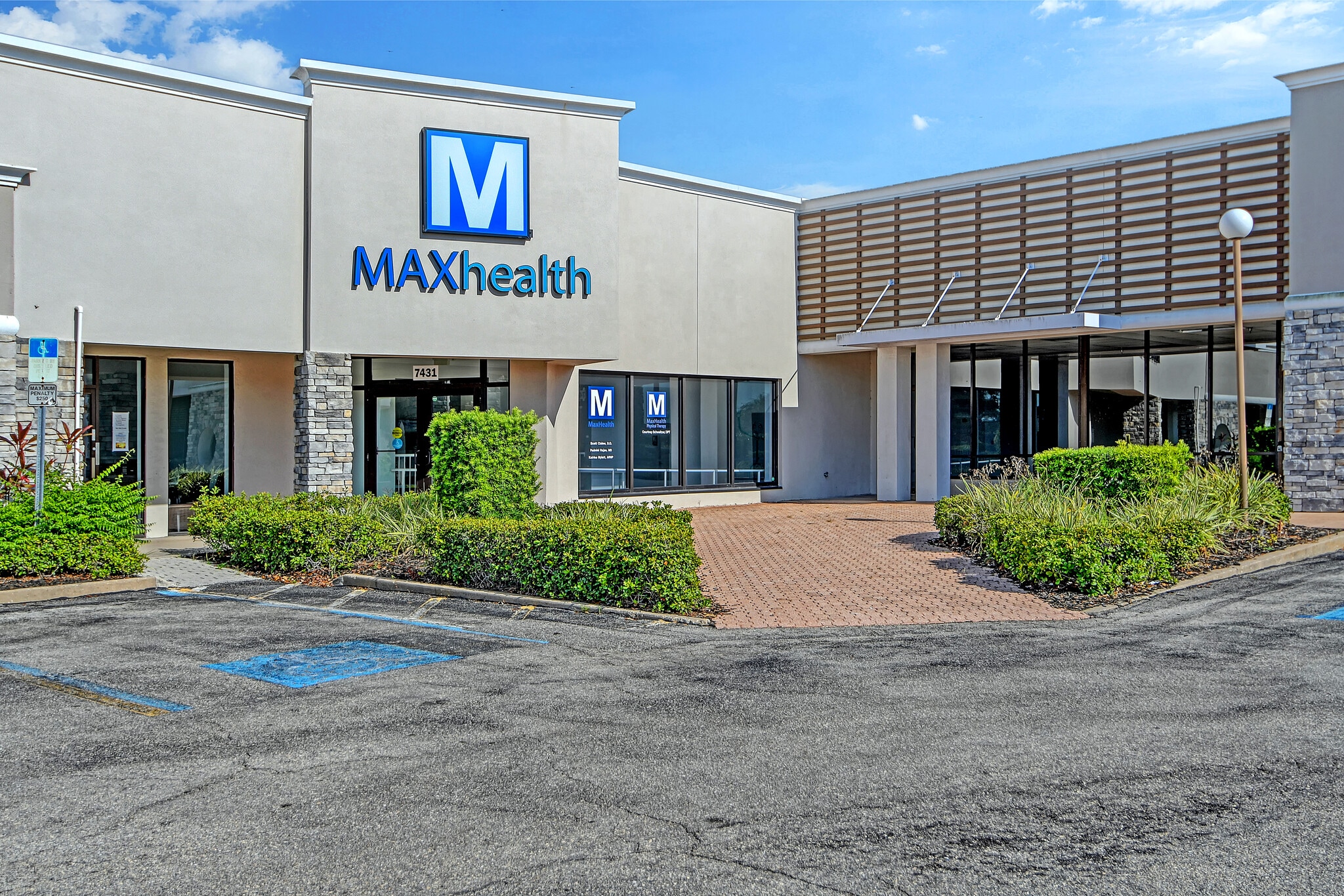 7421-7461 Manatee Ave W, Bradenton, FL for sale Primary Photo- Image 1 of 18