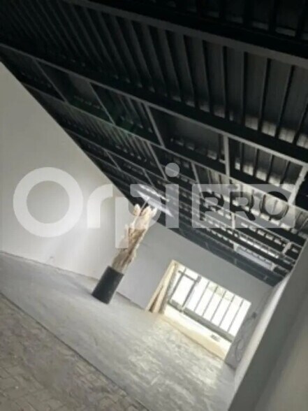 Retail in Armentières for lease - Interior Photo - Image 3 of 7