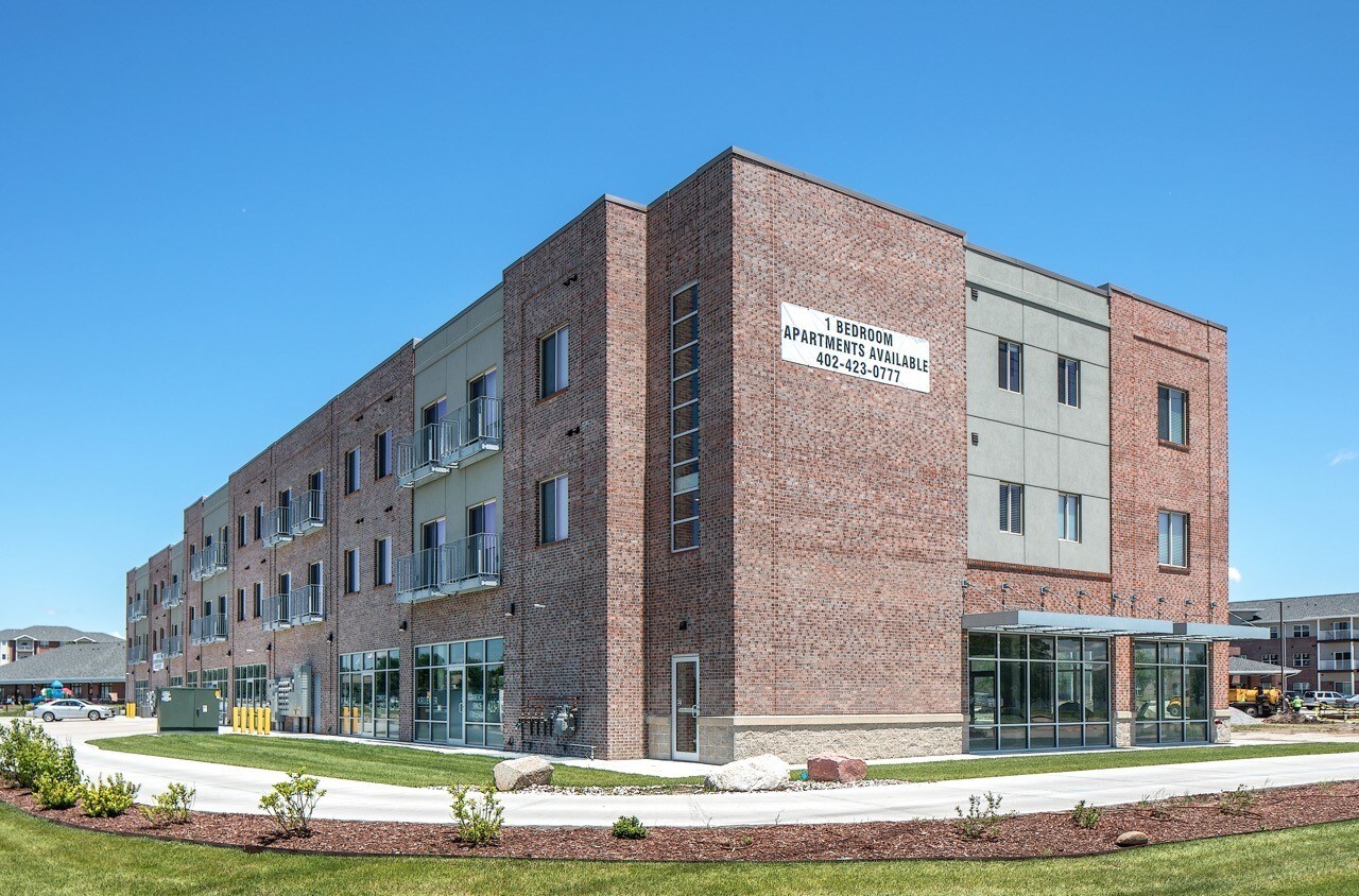7501 S 15th St, Lincoln, NE for lease Building Photo- Image 1 of 6
