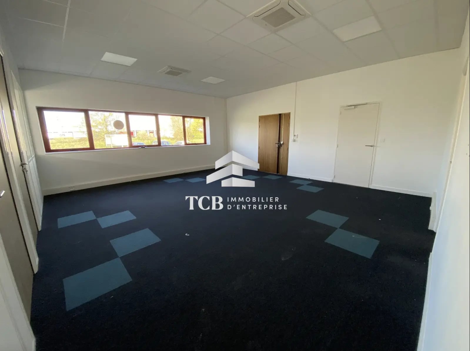 Flex in Sainte-Luce-sur-Loire for lease Interior Photo- Image 1 of 10