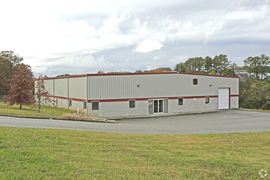 8315 Gleason Dr, Knoxville, TN 37919