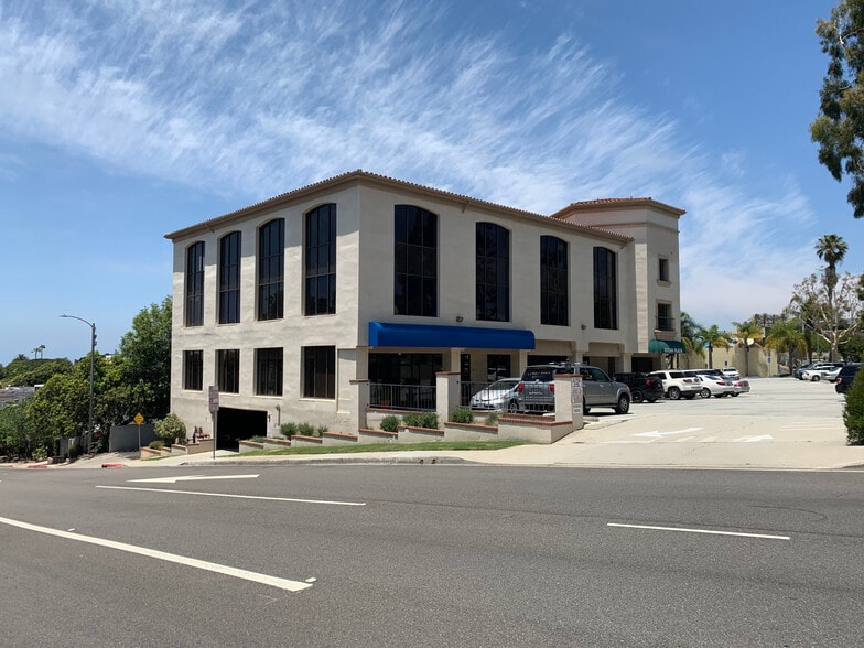 2615 Pacific Coast Hwy, Hermosa Beach, CA for lease - Building Photo - Image 2 of 4