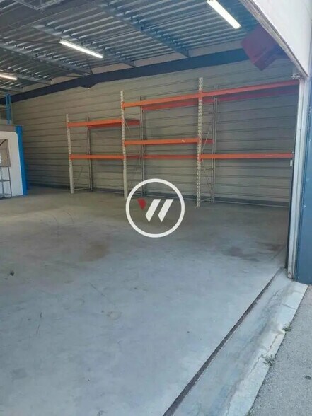 Flex in Roquefort-la-Bédoule for lease - Interior Photo - Image 3 of 4