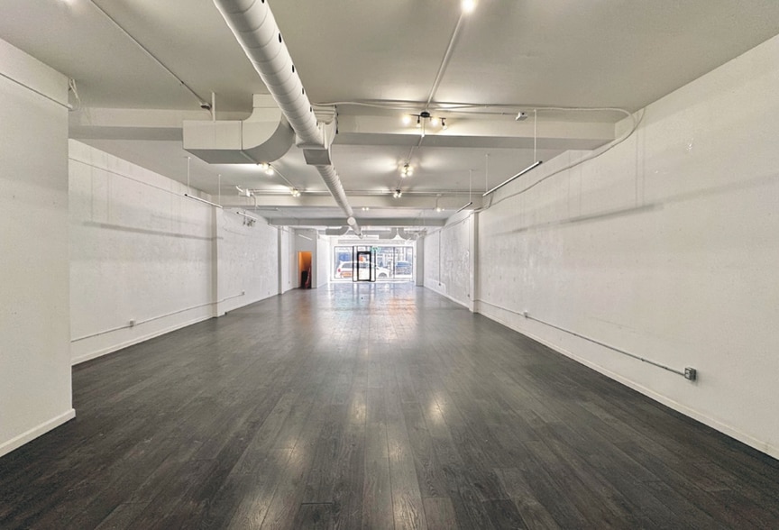 1610 Gerrard St, Toronto, ON for lease - Interior Photo - Image 3 of 7