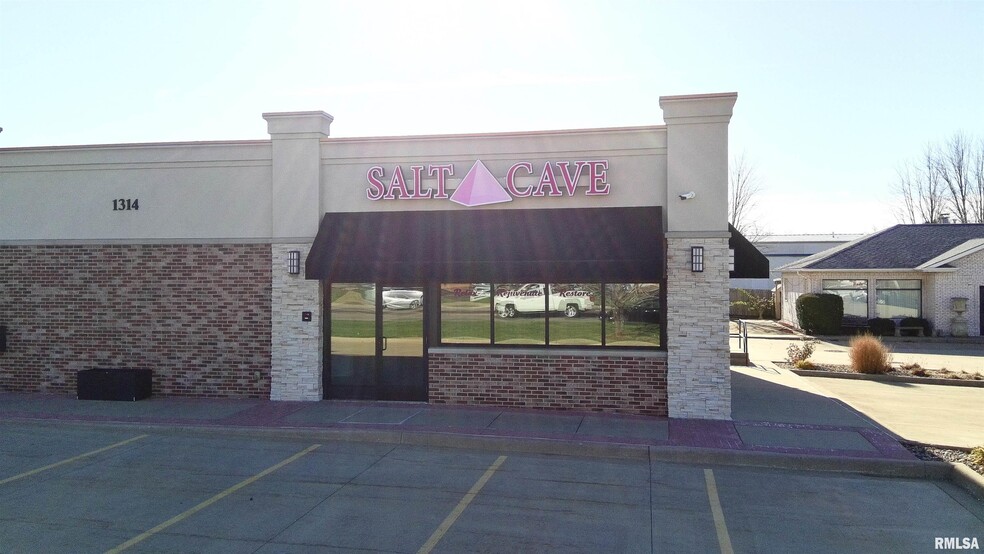 1314 W Pioneer Pky, Peoria, IL for lease - Building Photo - Image 2 of 10