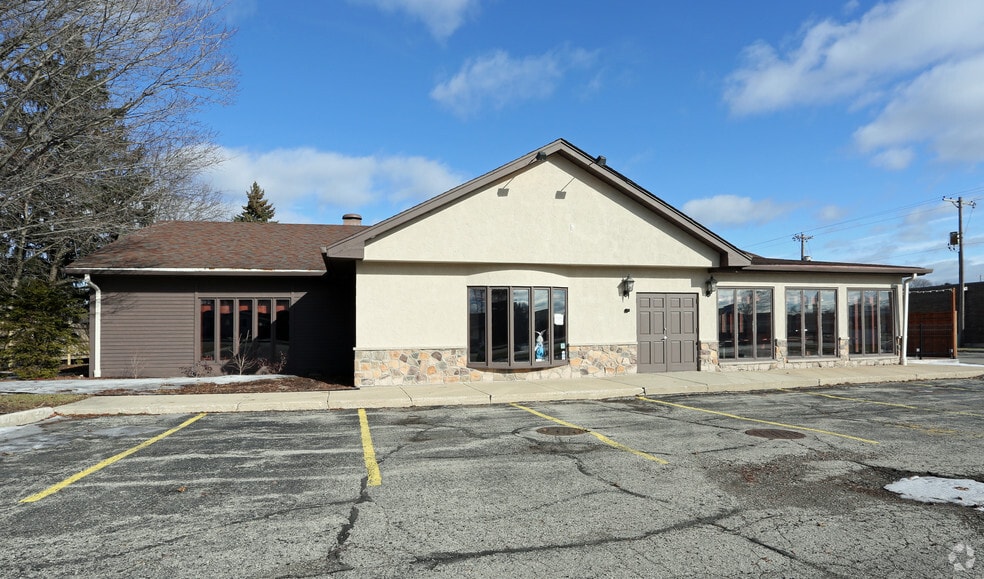 6300 Washington Ave, Racine, WI for sale - Building Photo - Image 2 of 9