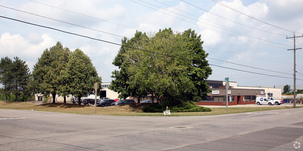 375 Green Rd, Hamilton, ON for lease - Primary Photo - Image 1 of 3