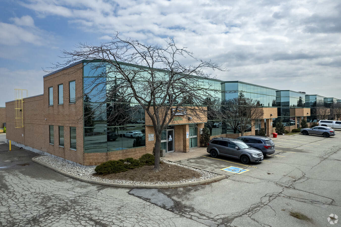 151 Superior Blvd, Mississauga, ON L5T 2L6 | LoopNet