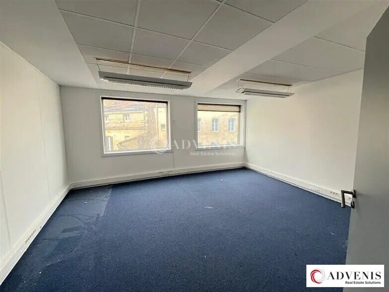 Office in Bordeaux for lease - Interior Photo - Image 3 of 12