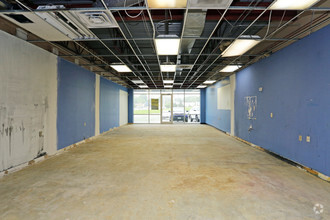 12990-13038 W Center Rd, Omaha, NE for lease Interior Photo- Image 2 of 2