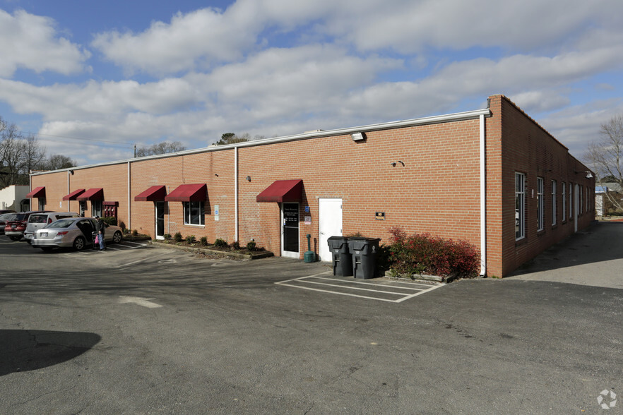 510-514 Dabney Dr, Henderson, NC for lease - Building Photo - Image 2 of 3