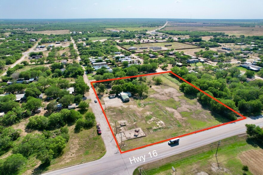613 Maple St, Jourdanton, TX for sale - Aerial - Image 2 of 14