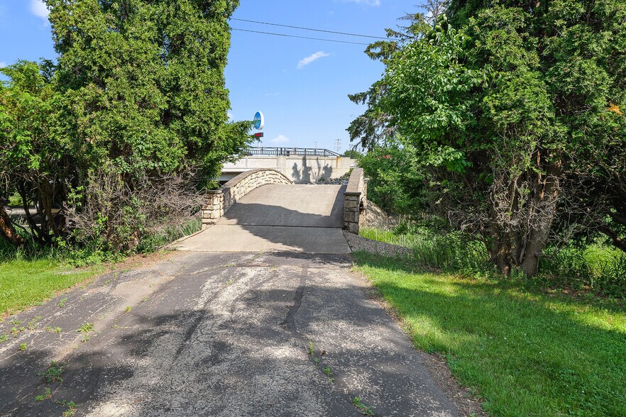 765 N Washburn St, Oshkosh, WI for sale - Building Photo - Image 3 of 39