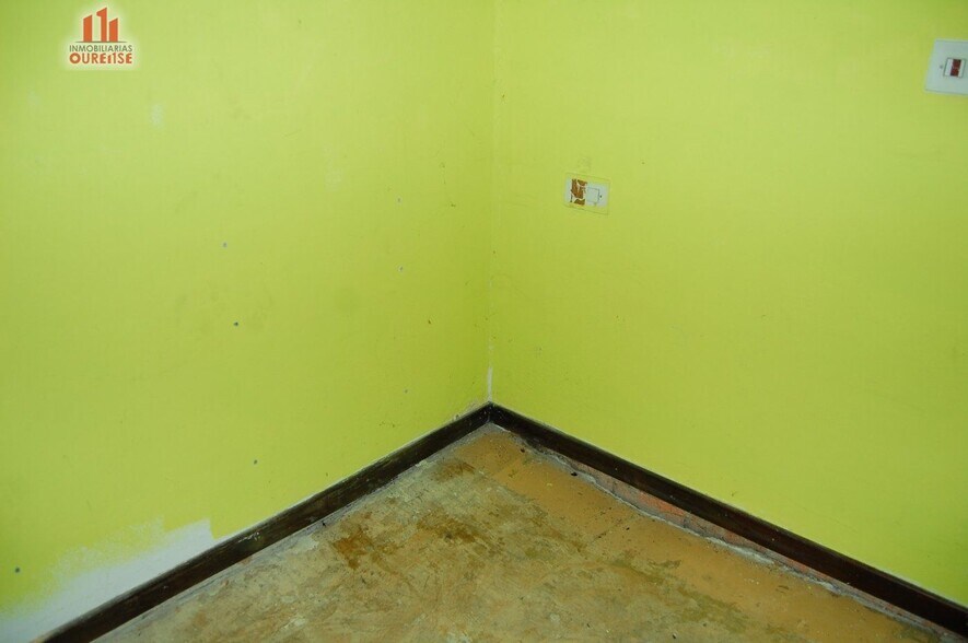 Retail in Ourense, Orense for lease - Building Photo - Image 3 of 6