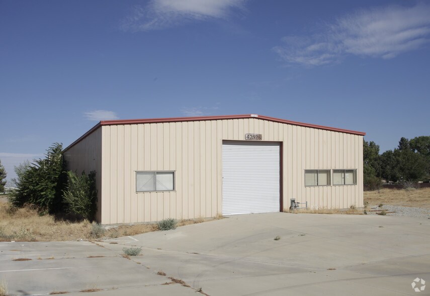 42528 7th St E, Lancaster, CA for sale - Primary Photo - Image 1 of 1