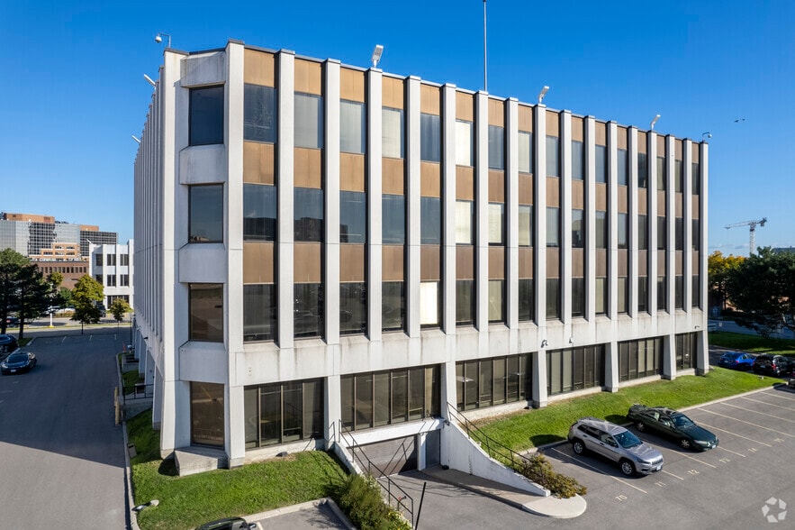 225 Yorkland Blvd, Toronto, ON for lease - Building Photo - Image 2 of 4