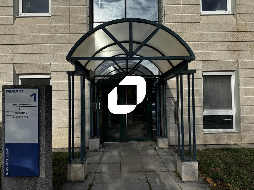 Location Bureaux 361 m² - Photo 1